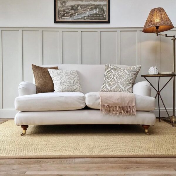 كنبة سادة اوف وايت